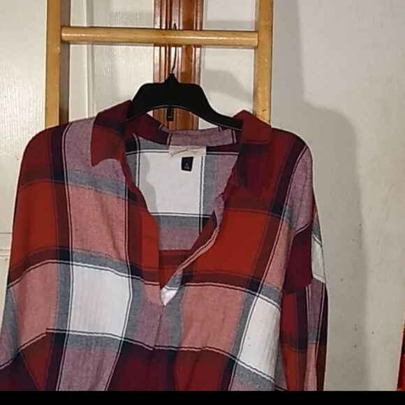 💥Universal Thread plaid v neck blouse - Picture 6 of 7